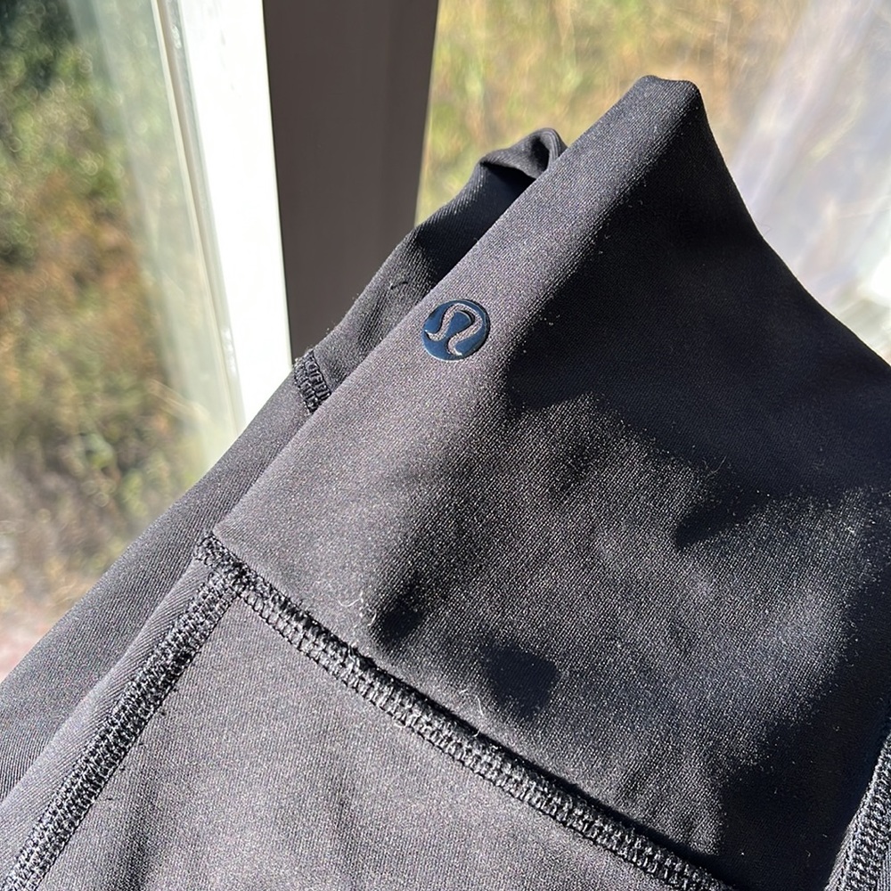 Size 8 wonder under lulu lemon black tights